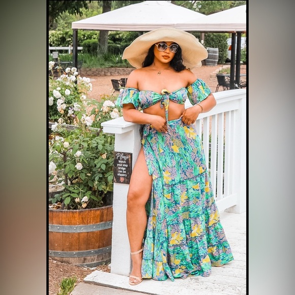 Vibrant Floral Off-Shoulder Maxi Dress - Picture 1 of 2